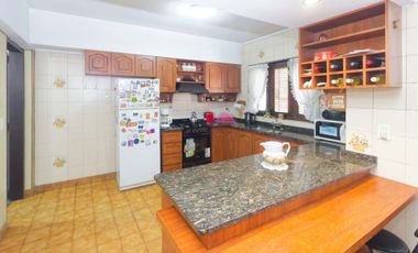 VENTA CASA 5 AMB. PILETA COCHERA JARDÍN SAN ISIDRO