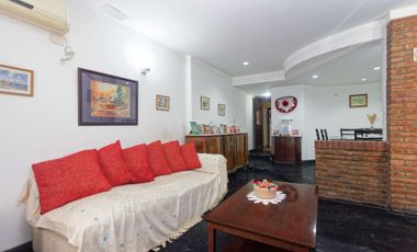 VENTA CASA 5 AMB. PILETA COCHERA JARDÍN SAN ISIDRO
