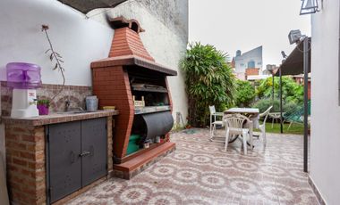 VENTA CASA 3 AMB EN CASEROS -PERMUTA-
