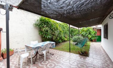 VENTA CASA 3 AMB EN CASEROS -PERMUTA-