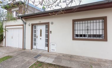 VENTA CASA 3 AMB EN CASEROS -PERMUTA-
