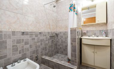 VENTA CASA 3 AMB EN CASEROS -PERMUTA-