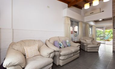 VENTA CASA 3 AMB EN CASEROS -PERMUTA-