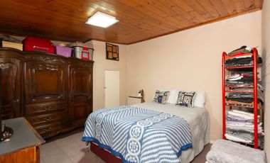 VENTA CASA 3 AMB EN CASEROS -PERMUTA-