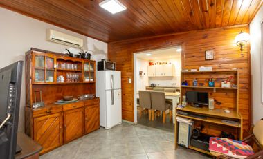 VENTA CASA 3 AMB EN CASEROS -PERMUTA-