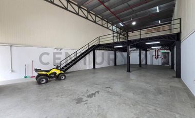 Venta de Bodega con Mezzanine – Almax 3, Vía a Samborondón