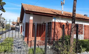 Casa en venta - 2 Dormitorios 1 Baño - Cochera - 85Mts2 - Mar del Tuyú