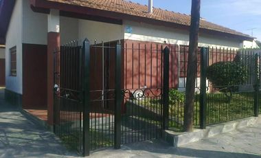 Casa en venta - 2 Dormitorios 1 Baño - Cochera - 85Mts2 - Mar del Tuyú