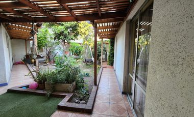 Cómoda y funcional casa, en excelente estado de conservación