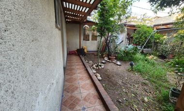Cómoda y funcional casa, en excelente estado de conservación
