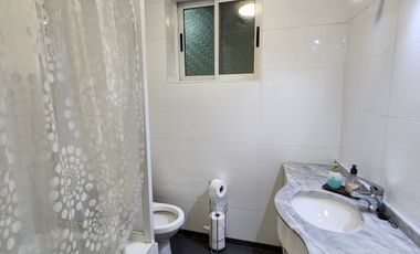 Cómoda y funcional casa, en excelente estado de conservación