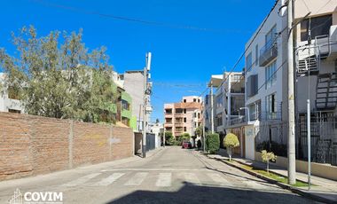 En Venta Casa como Terreno en Cayma - a Pasos de la Av. Ejercito
