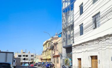 En Venta Casa como Terreno en Cayma - a Pasos de la Av. Ejercito