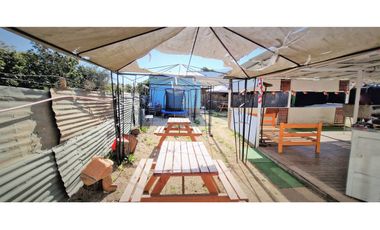 Sitio con instalaciones y patente para Restaurant, en La Cruz.