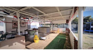 Sitio con instalaciones y patente para Restaurant, en La Cruz.