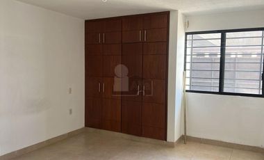 Departamento en Renta en El Refugio, Lagos de Morenoi, Jal. con estacionamiento cerrado