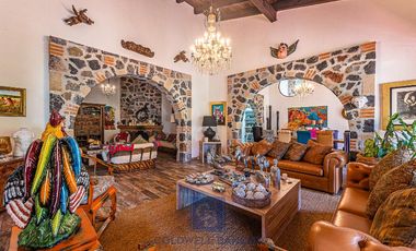 Precioso conjunto de 3 casas con capilla en Malinalco