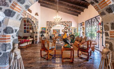 Precioso conjunto de 3 casas con capilla en Malinalco