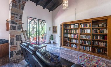 Precioso conjunto de 3 casas con capilla en Malinalco