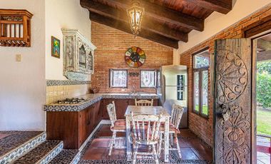 Precioso conjunto de 3 casas con capilla en Malinalco