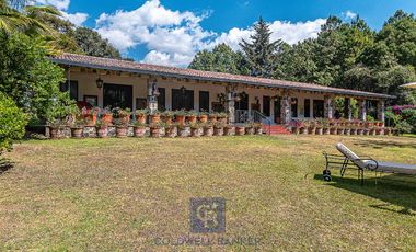 Precioso conjunto de 3 casas con capilla en Malinalco