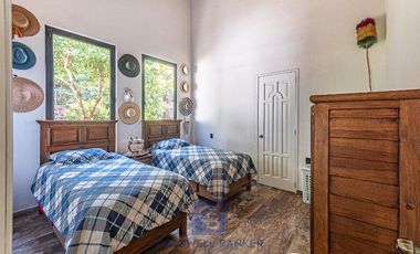 Precioso conjunto de 3 casas con capilla en Malinalco