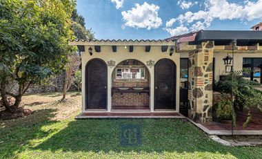 Precioso conjunto de 3 casas con capilla en Malinalco