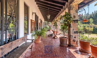Precioso conjunto de 3 casas con capilla en Malinalco