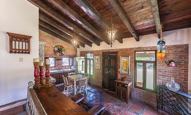 Precioso conjunto de 3 casas con capilla en Malinalco