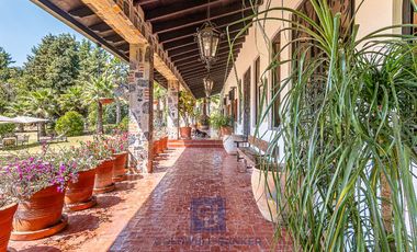 Precioso conjunto de 3 casas con capilla en Malinalco