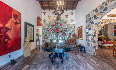 Precioso conjunto de 3 casas con capilla en Malinalco