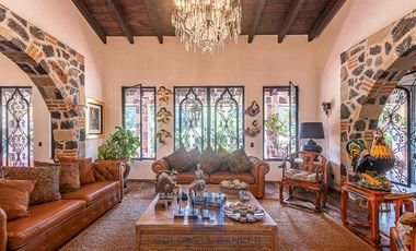 Precioso conjunto de 3 casas con capilla en Malinalco