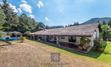 Precioso conjunto de 3 casas con capilla en Malinalco