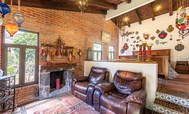 Precioso conjunto de 3 casas con capilla en Malinalco