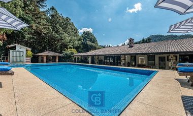 Precioso conjunto de 3 casas con capilla en Malinalco