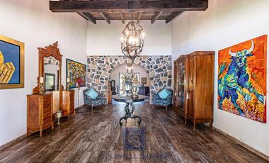 Precioso conjunto de 3 casas con capilla en Malinalco