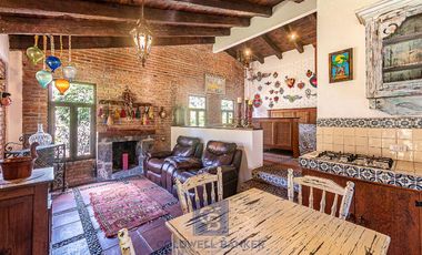 Precioso conjunto de 3 casas con capilla en Malinalco