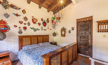 Precioso conjunto de 3 casas con capilla en Malinalco