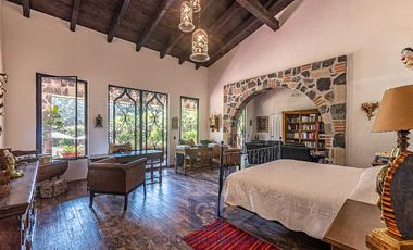 Precioso conjunto de 3 casas con capilla en Malinalco