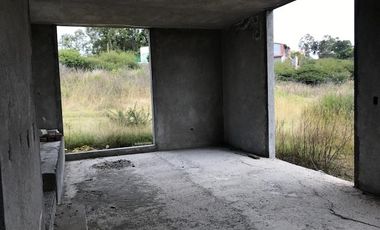 Terreno en VENTA de 510m2 con construcción en planta baja - Haras La Joya