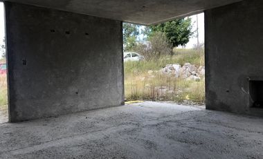 Terreno en VENTA de 510m2 con construcción en planta baja - Haras La Joya