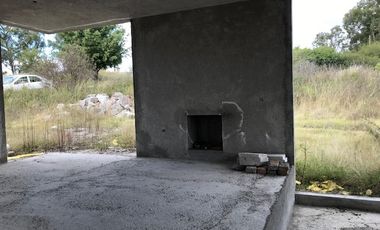 Terreno en VENTA de 510m2 con construcción en planta baja - Haras La Joya