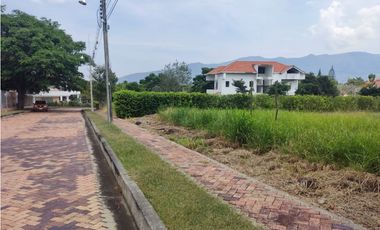 VENTA ESPECTACULAR LOTE DENTRO DEL MEJOR CONDOMINIO DE CHINAUTA
