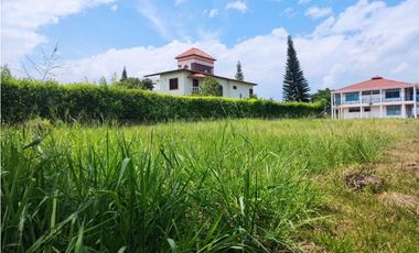 VENTA ESPECTACULAR LOTE DENTRO DEL MEJOR CONDOMINIO DE CHINAUTA