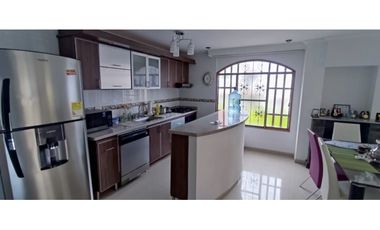 VENPERMUTO EXCELENTE CASA EN CONJUNTO CERRADO EN FUSAGASUGA C/MARCA