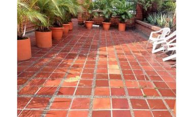 Venta de apartamento en el poblado Medellín unidad cerrada oviedo fron