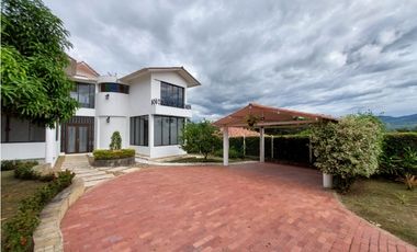 VENTA LINDISIMA CASA CAMPESTRE EN EL MEJOR CONDOMINIO DE CHINAUTA