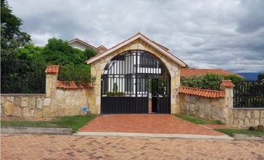 VENTA LINDISIMA CASA CAMPESTRE EN EL MEJOR CONDOMINIO DE CHINAUTA