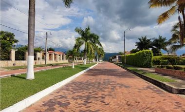 VENTA LINDISIMA CASA CAMPESTRE EN EL MEJOR CONDOMINIO DE CHINAUTA