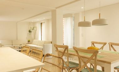 Vendo amplio apartamento remodelado en el Poblado, sector la concha.